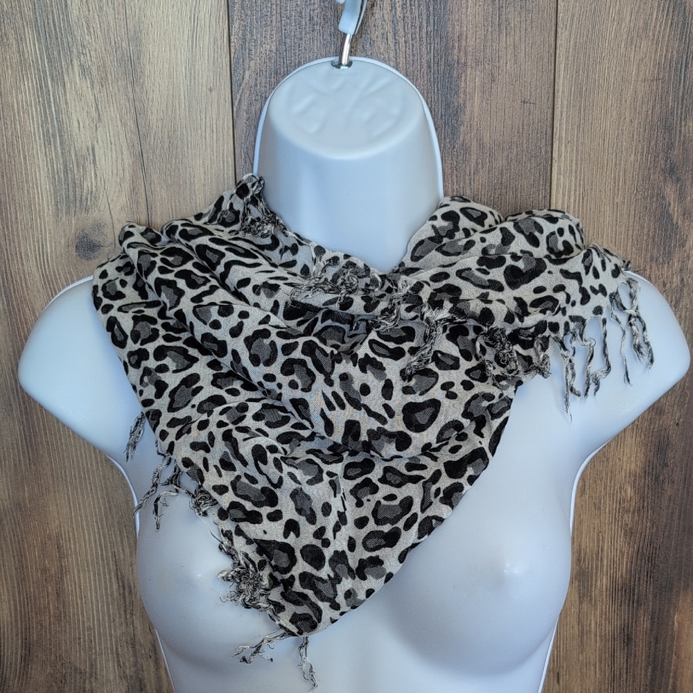 Leopard Print Viscose Infinity Scarf                                R149